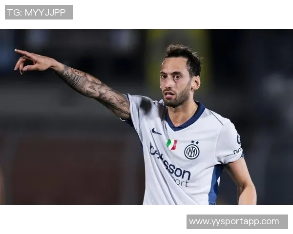 恰尔汗奥卢四场比赛打入四球荣膺国米十月最佳球员称号